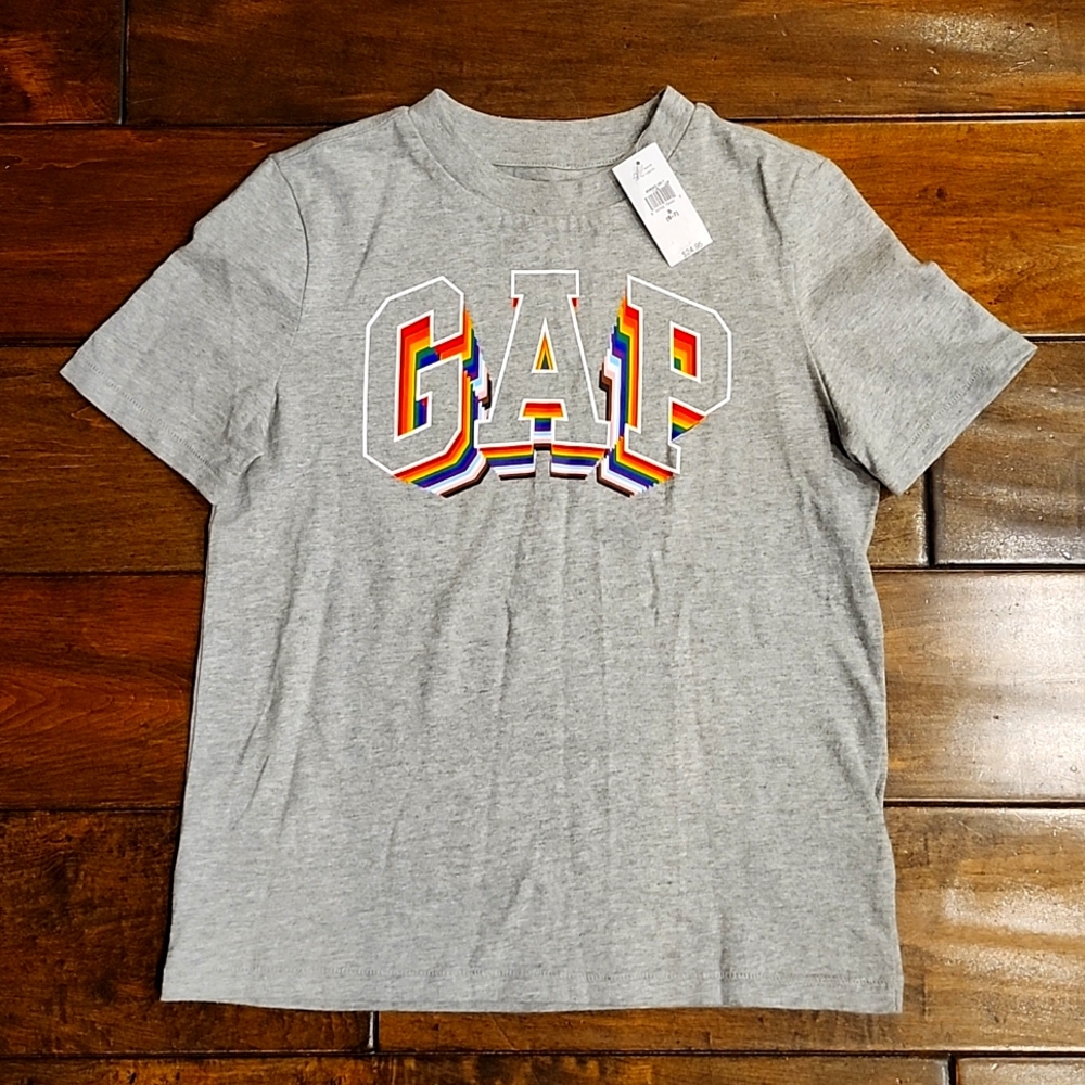 Gap kids T-shirt size Small NWT